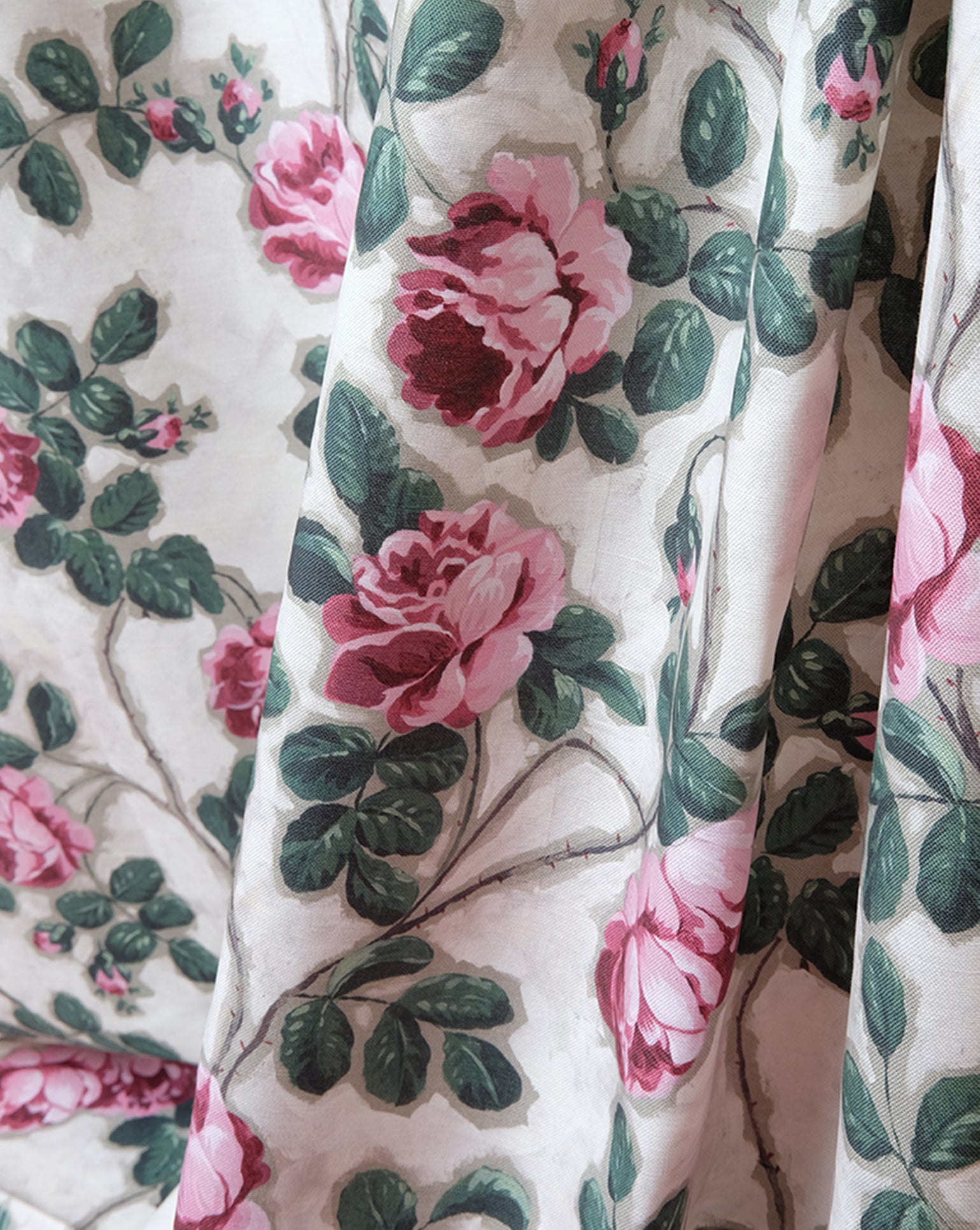 Cushion T1 "Roses Pompadour"