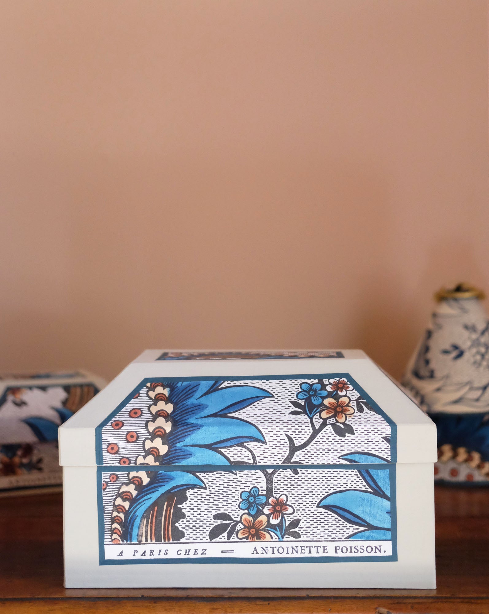 Middle size wedding box "Torrent"