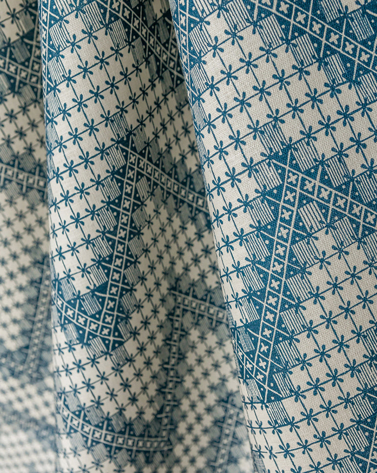 Fabric "Point de Hongrie"